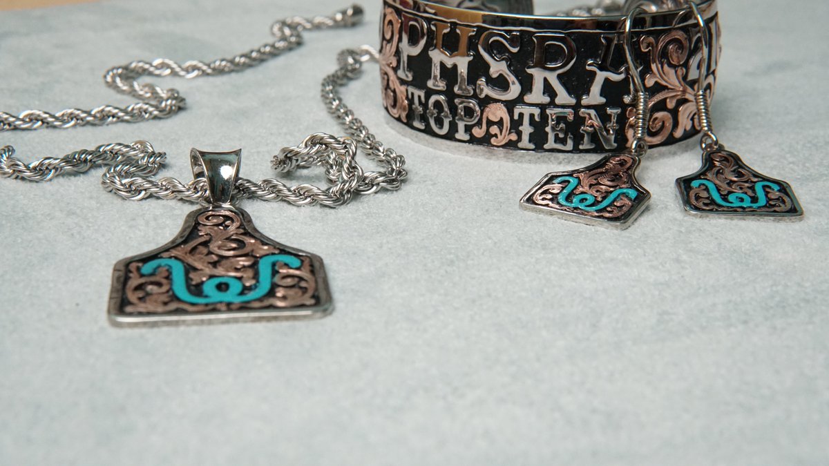 punchybuckles's tweet photo. Let's get combo with us💯💯
Visit here: https://t.co/IsumE07Gbf
📩Email: punchyashell@gmail.com
#punchyashell #jewelry #bracelets #earrings #ropingchain #rodeo #queen #westernlife #cowboy #cowgirl https://t.co/PMJzsncHXH