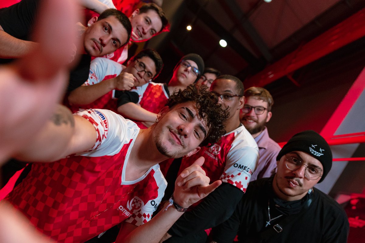 lhfaria's tweet photo. Teams qualified to #WildRiftIcons so far!

WCS 🇹🇼 @flashwolves2013 🇵🇭 @teamrrqofficial 🇻🇳 @teamflash_gg 🇹🇭 @buriramesports

WBR 🇧🇷 @OmeghaeSports @libertyesports

WNS 🇺🇸 @Immortals @Sentinels

WCK 🇰🇷 @KTRolster_tw @T1 @KDF_LoL https://t.co/EeHqAqh021