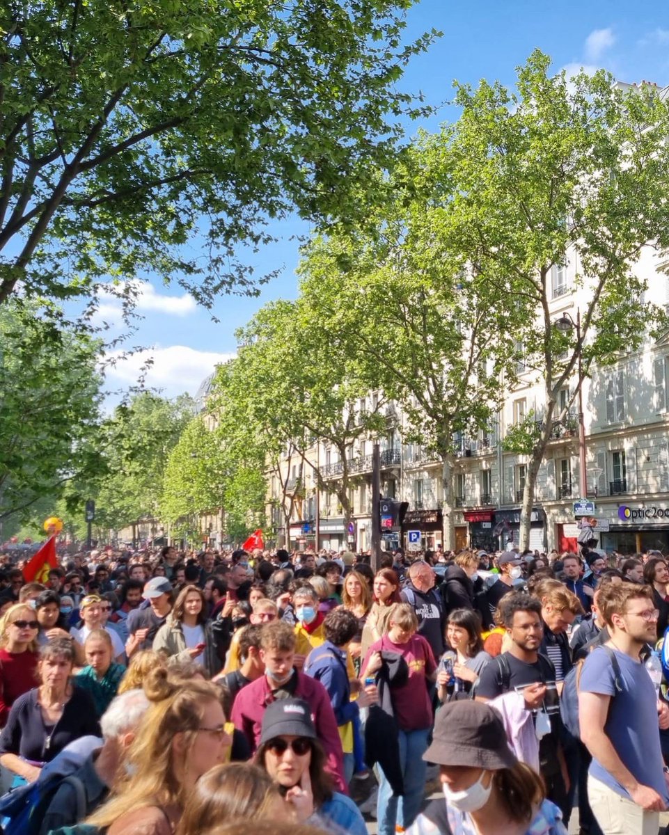 Bagnolet en Commun présent le #1ermai pour défendre les droits des travailleurs. Cette année besoin d’unité de la gauche face à la menace libérale d’un 2e mandat Macron. Vite 1 alternative populaire écologiste &amp; sociale aux menaces de la macronie et de lextrême droite s/ nos vies