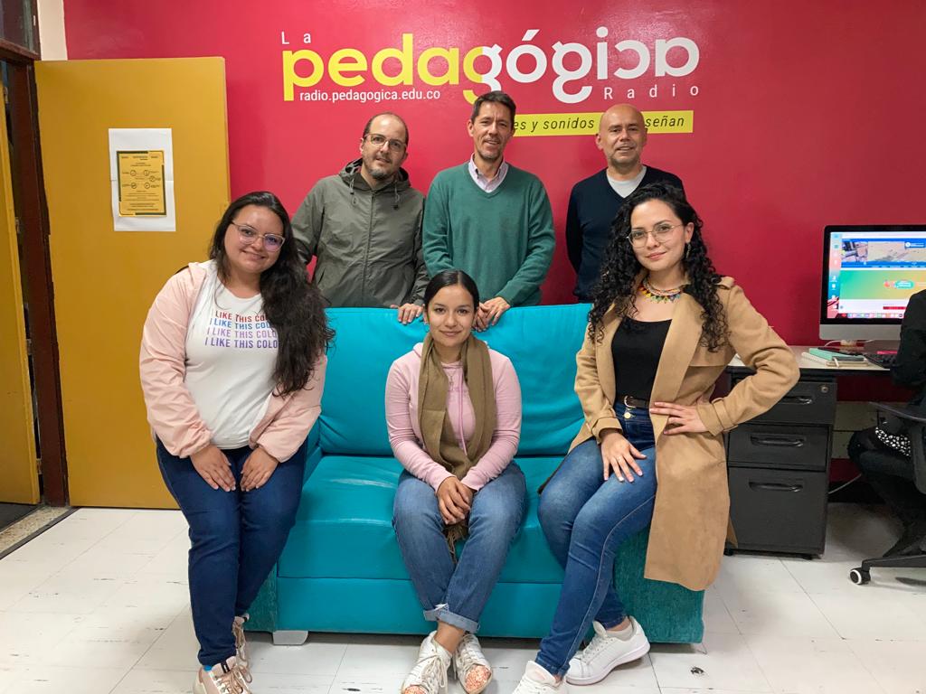 SaborCaribeUpn's tweet photo. Los maestros y estudiantes del Semillero Sabor Caribe, que grabaron el homenaje a NG la banda y se creador Jose Luis Cortes "El Tosco" con su álbum "En la calle" del año 1990✨ 
@pedagogicaradio 📻
.
.
.
.
.
#Educación #Radio #RadioNacional #RadioColombia #Caribe #Salsa #Music https://t.co/2APqOaqVLi