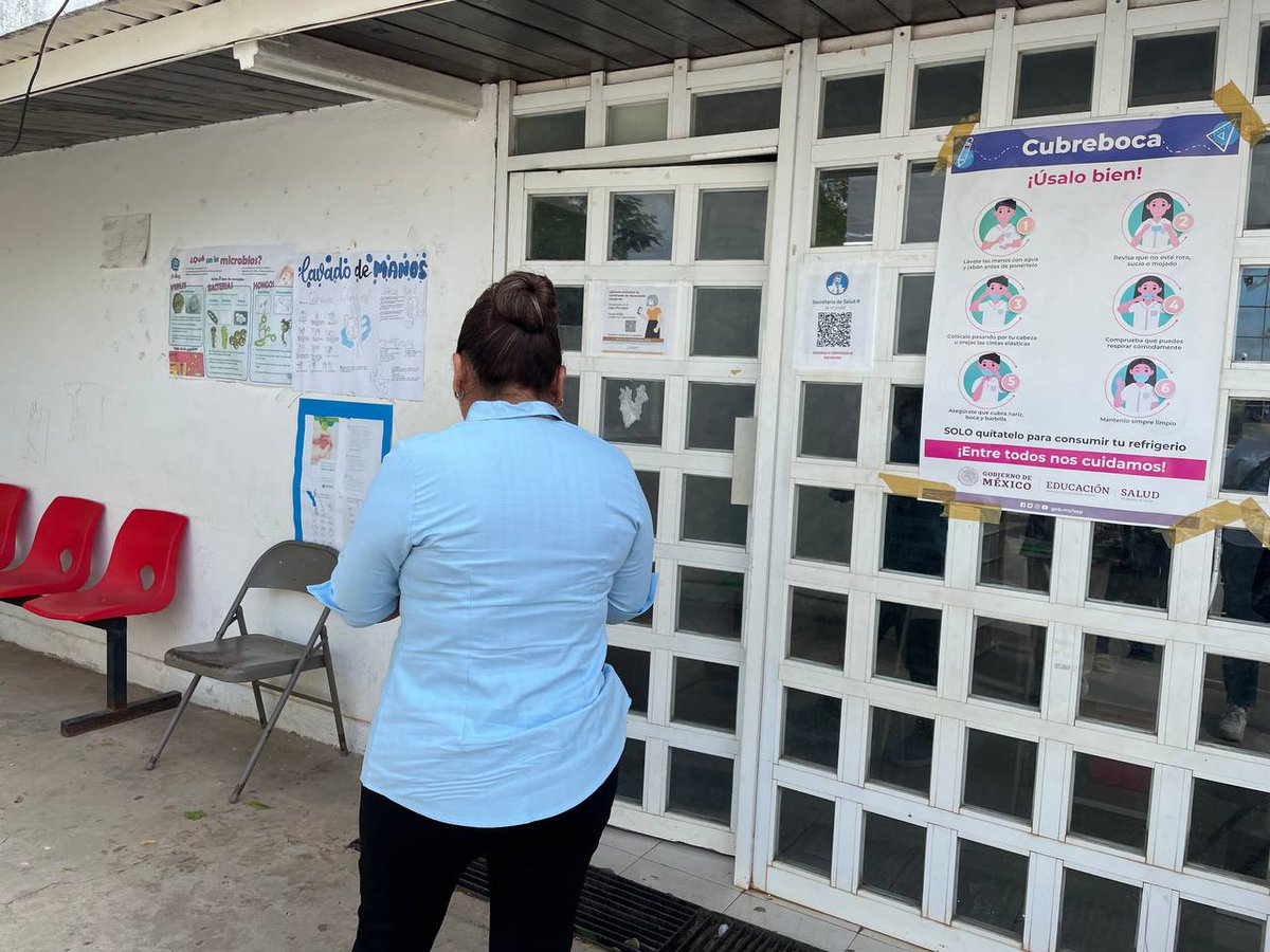 LizbetNolascoT's tweet photo. Hoy domingo el Centro de Salud de Pomuch se pintó de azul celeste.
¡Juntos lograremos el cambio para la sección 47!
#PlanillaAzulCeleste
#LizbetNolasco
#HayQueOperar https://t.co/XjPdygY48d