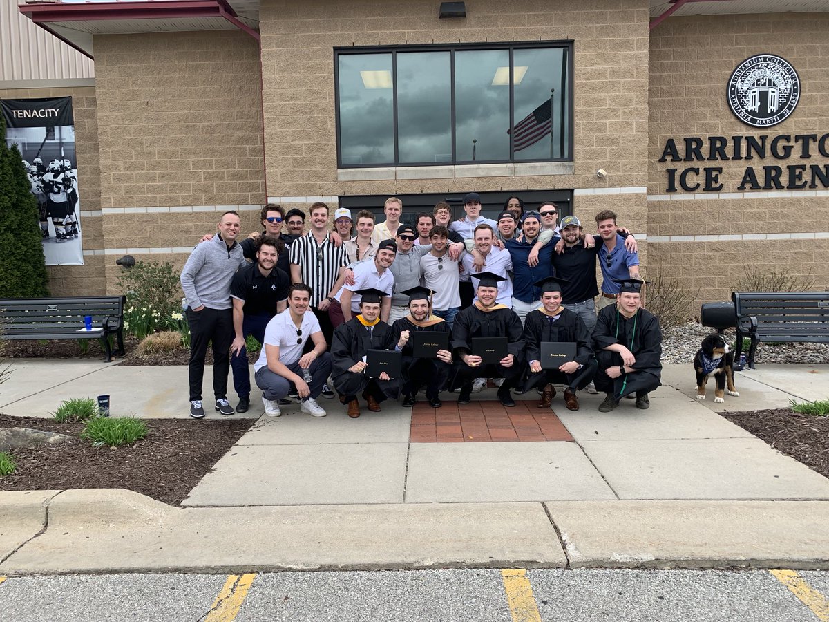 AdrianMD1Hockey's tweet photo. Congratulations to our graduates! We are so proud of you guys! #DawgsFam #Alumni https://t.co/0DJAjmVMrw