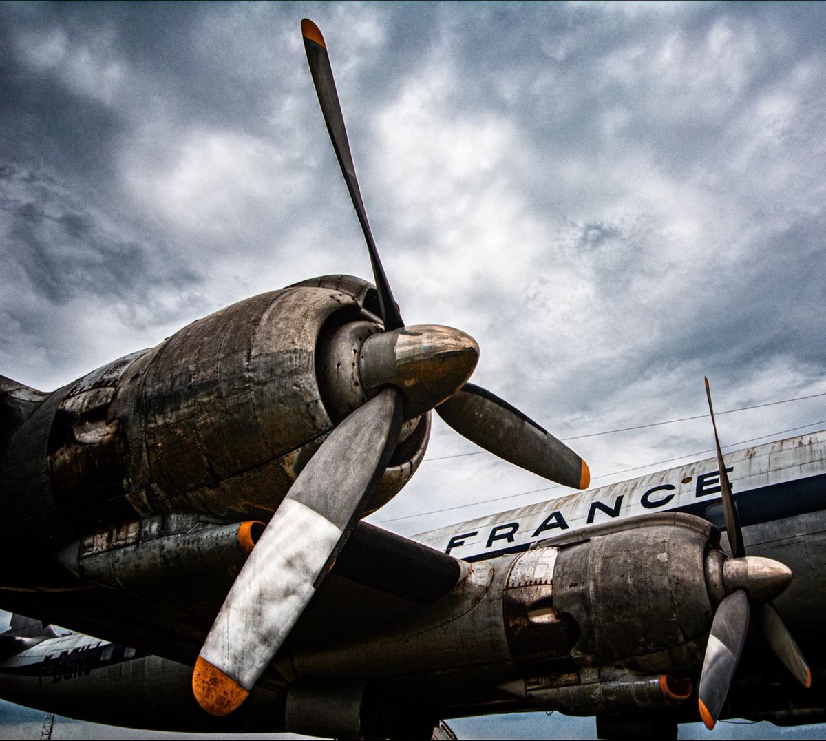 FBGNJ's tweet photo. Le #SuperConstellation est toujours une source d’inspiration. Le #Projet52 porté par Frédéric Augris et Richard Deckard en est encore un bel exemple : 
réaliser 1 photo par semaine pendant 1 an.
La 24 est pour notre @FBGNJ 
Plus d'info ici : https://t.co/UIRn87wmGq https://t.co/gXdSQEgSF1