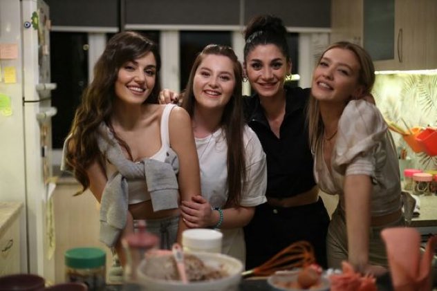 Achei que essa amizade continuaria aqui fora,gostavam das quatro juntas😭😭