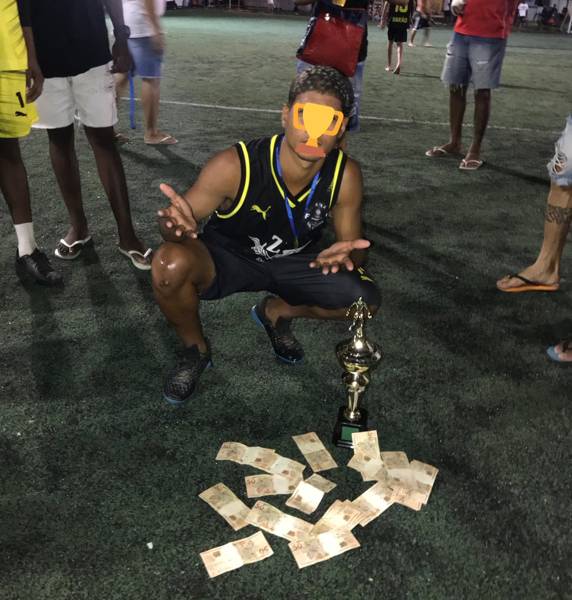 06_Gbmito's tweet photo. Dnv isso 🏆🤪🤪🖤💛

#TeveGolNaFinal
#HomensDePretoOn
#ASagaContinua 🥳 https://t.co/xYg8yzKpTQ
