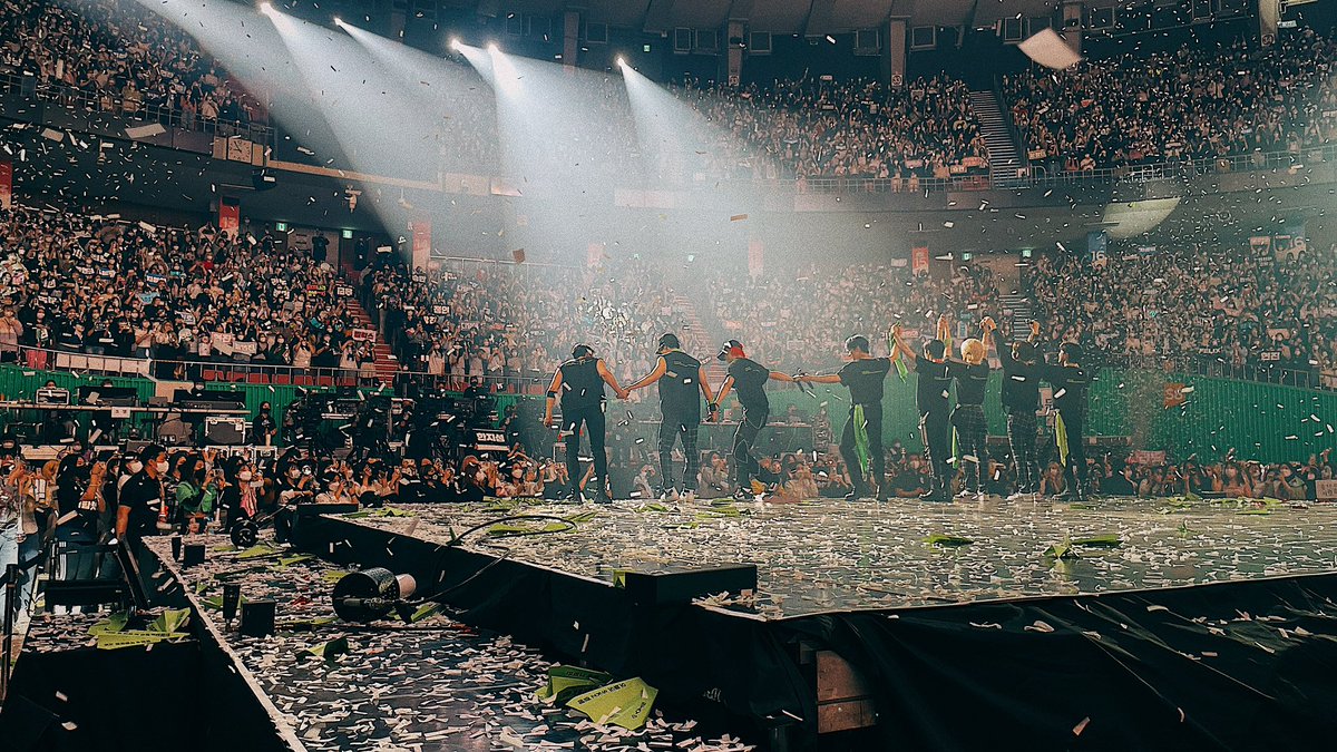 MyTaememe's tweet photo. 🐰: Tnk u for being our fan
🐷🐰: STAY is a dream, SKZ is a dream
🐺: Ill protect you
🐶: Today we share our hearts and receive sm happiness
🐥: I want to say tnk u letting STAY born
🐿️: Stay r who make us shine
🦊: Ill make ur days happy
🥟: Tnk u for not falling down Stay &amp; mem https://t.co/TeEewkjorK