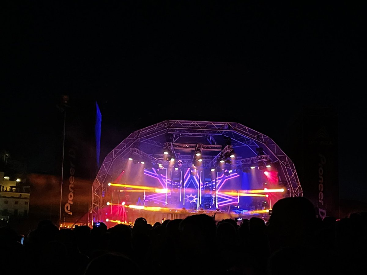 deedeebert's tweet image. Absolutely loving my job #IMSIbizaSummit2022