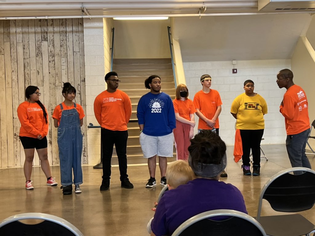 OverIntheLib's tweet image. Fulton’s finest help put on @MuseKnox’s Community carnival today. Pictured are four MUSE interns who helped organize the event and our GSA President and VP. I love these kids! Thanks for inviting our #GSA club to have a table. Loved hearing Drums Not Guns perform too.