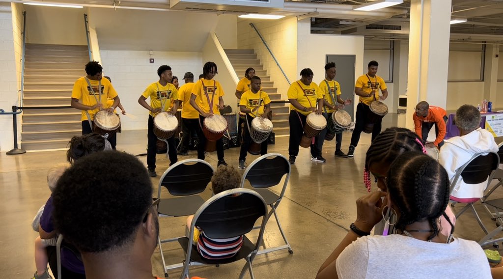 OverIntheLib's tweet image. Fulton’s finest help put on @MuseKnox’s Community carnival today. Pictured are four MUSE interns who helped organize the event and our GSA President and VP. I love these kids! Thanks for inviting our #GSA club to have a table. Loved hearing Drums Not Guns perform too.