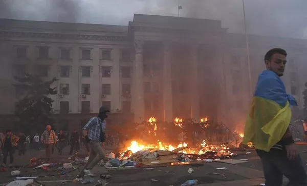 Al_Dimitrescu's tweet photo. ‼️💔On May 2, 2014, in Odessa, the Nazis burned alive about 50 people who opposed the Euromaidan coup. People tried to escape in the House of Trade Unions, but were blocked and died in the fire. https://t.co/y37nNg8vVP