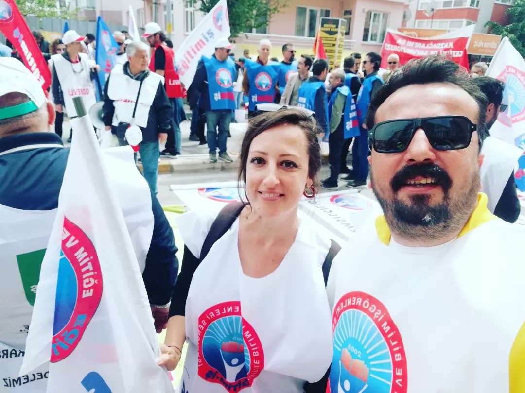 IsSarkoy's tweet photo. Yaşasın 1 MAYIS ✊ ✊ ✊ @egitimis https://t.co/6hgU2XSE0j