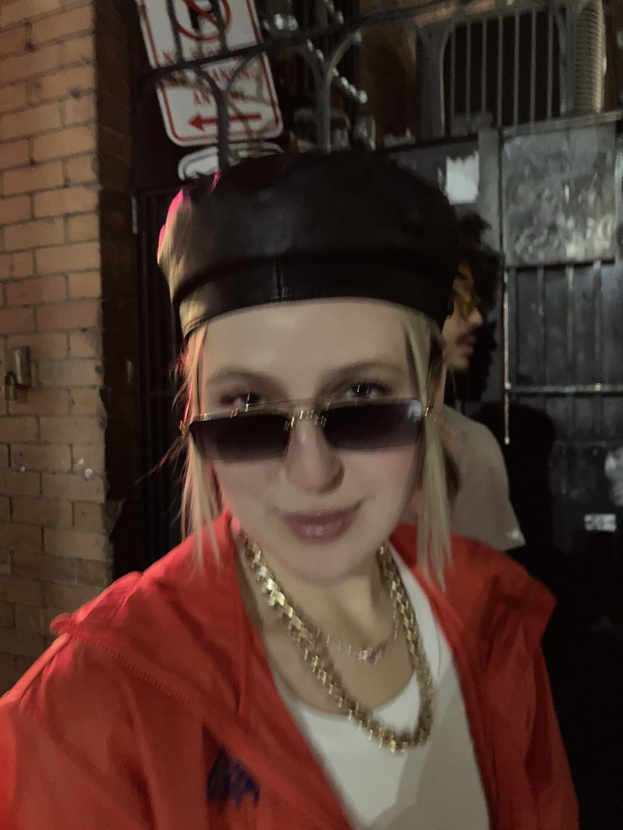 martin_email's tweet photo. @deoncole @wesleysnipes met this girl last night. I think she thinks she’s “New Jack City” https://t.co/pBVtPFJ90Q