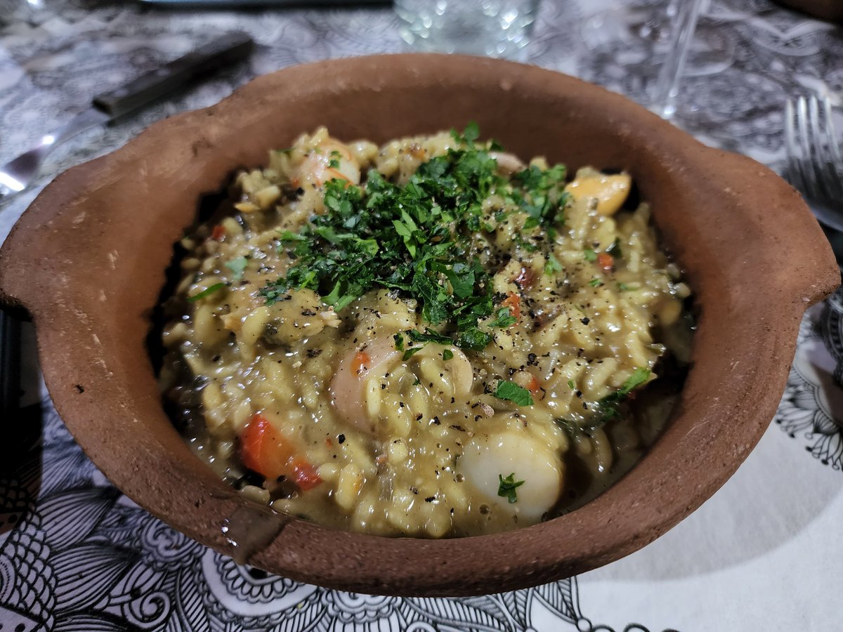 Que noche la de anoche!!! Recibimos a <a href="/MattBerrondo/">Mr. Puntos susp...</a> y Sergio Anguita, y <a href="/juantitta/">Juan Tittarelli</a> nos agasajó con un risotto di mare bien power! Y bebimos claro.. Y COOOMO!! 
<a href="/laucha_1331/">Lauchin</a> <a href="/marcelo85390533/">marcelo</a>