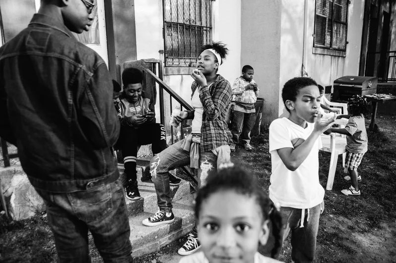 AmerikaInBlack's tweet image. Southeast DC (2018). Children work and play at the Barry Farm Dwellings, a public housing development that was demolished in 2019. Photographed by Joy Sharon Yi.