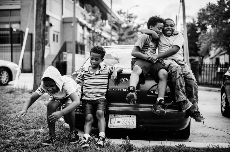 AmerikaInBlack's tweet image. Southeast DC (2018). Children work and play at the Barry Farm Dwellings, a public housing development that was demolished in 2019. Photographed by Joy Sharon Yi.