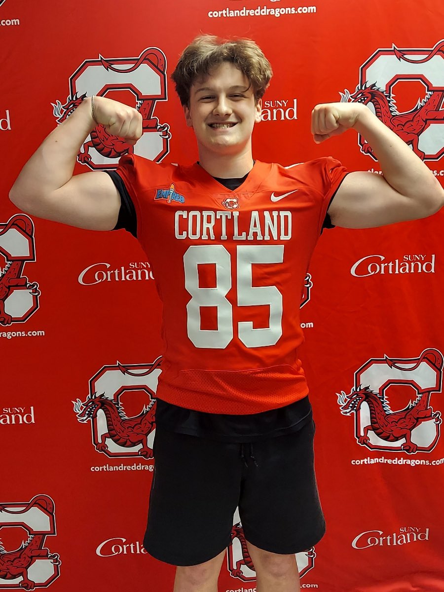 MattGunther85's tweet photo. Thank you to the coaching staff at SUNY Cortland for having me up today💯🐉 @coachMarceli @CortlandFB @RedDragonPride https://t.co/xYiWGgTBNy