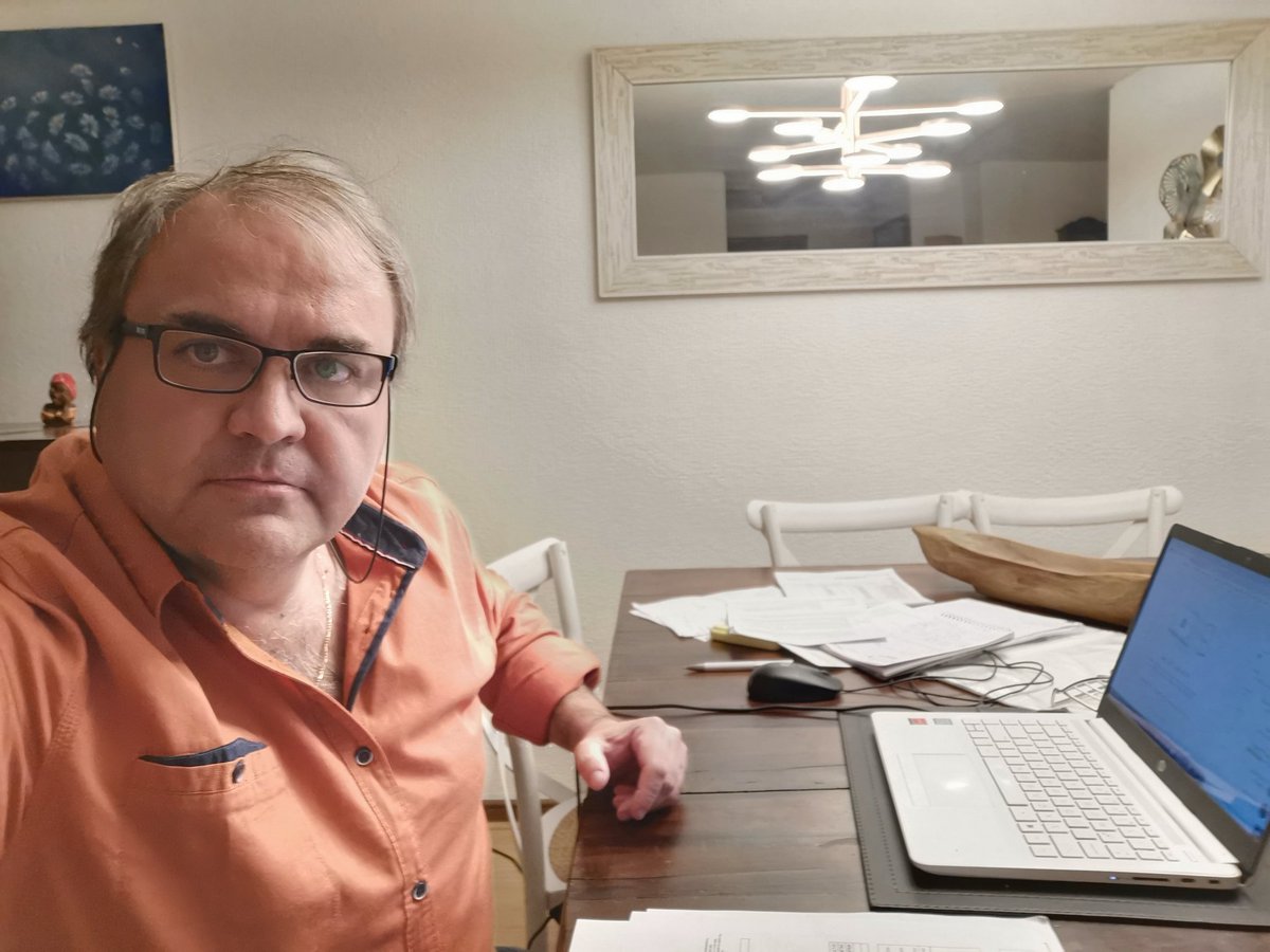 Así se termina un buen día del trabajo, trabajando, aunque debo reconocer que flojeé la tarde del viernes, dedicada a mi negra y yo.