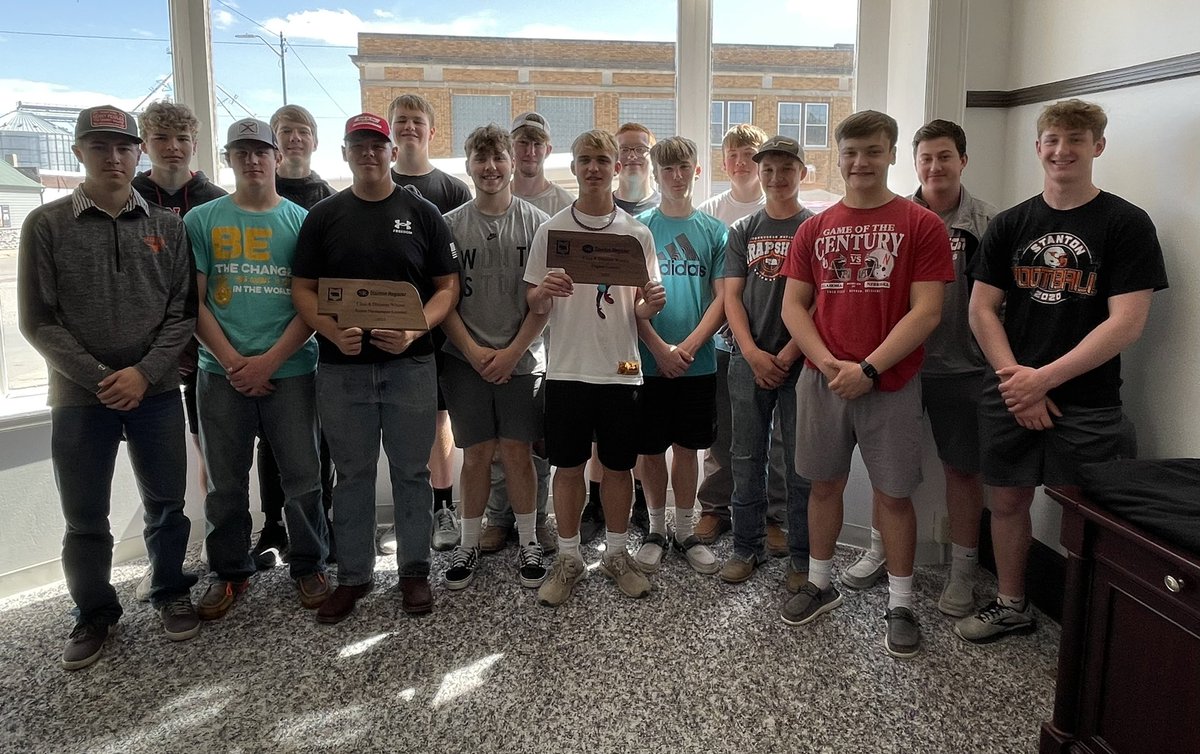 RegisterStanton's tweet photo. WE MOVED! A huge, huge thank you to the Stanton Community Schools football team for making the move to 903 10th Street! Thanks Coach Stoddard and their parents for instilling such great work ethic and community spirit in these young men. #thisismystanton #MustangPride https://t.co/SPpUX6eErM