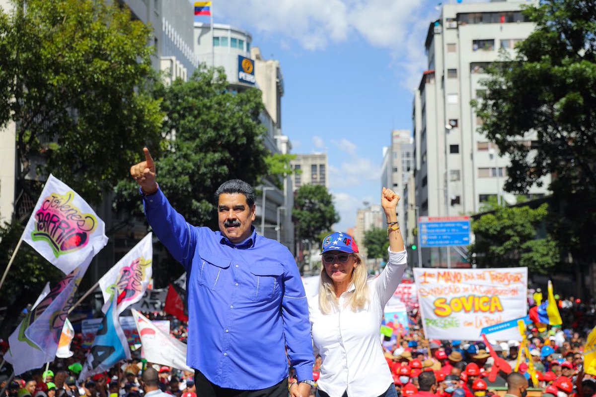 NicolasMaduro's tweet photo. Ha sido impresionante ver al Poder Obrero movilizado en esta majestuosa Marcha del Día Internacional del Trabajador en Caracas. En toda Venezuela el Pueblo salió a las calles para apoyar esta fiesta de la Patria. ¡Hermanos y Hermanas! Ustedes cuentan con su Presidente Obrero. https://t.co/y8UnZRu5eG