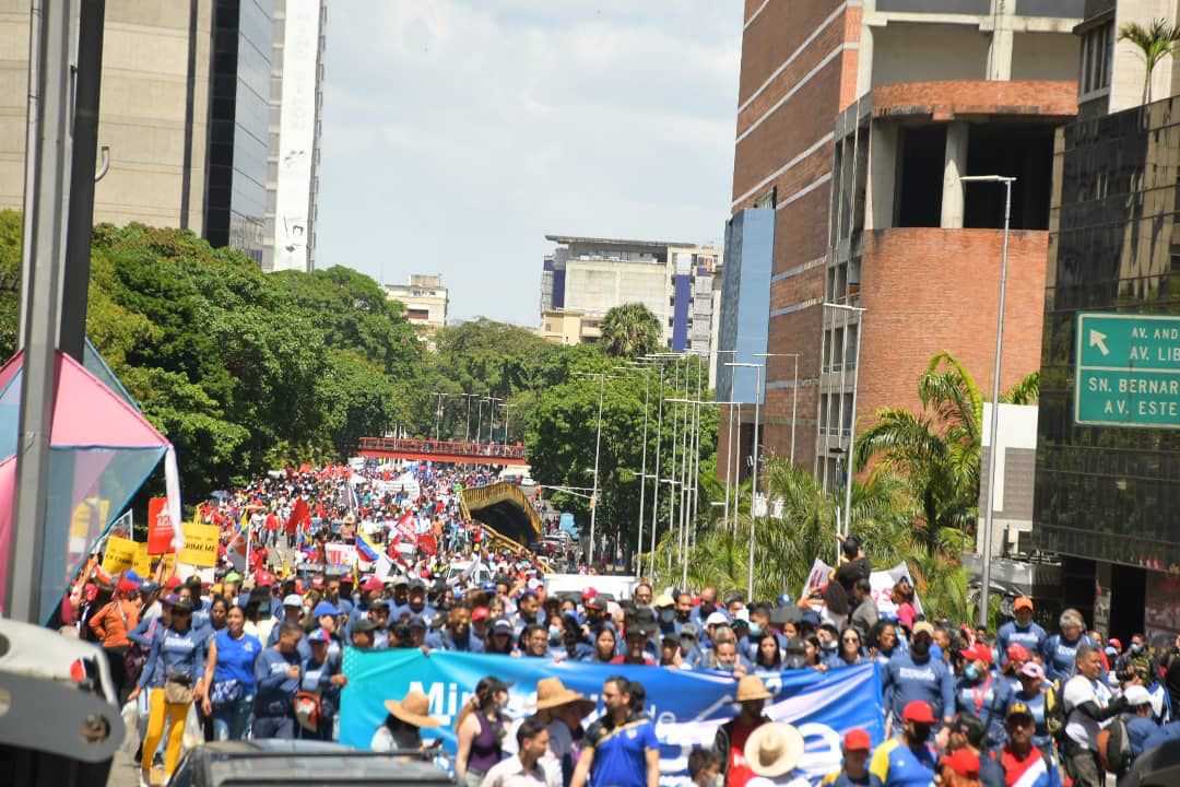 Ha sido impresionante ver al Poder Obrero movilizado en esta majestuosa Marcha del Día Internacional del Trabajador en Caracas. En toda Venezuela el Pueblo salió a las calles para apoyar esta fiesta de la Patria. ¡Hermanos y Hermanas! Ustedes cuentan con su Presidente Obrero.