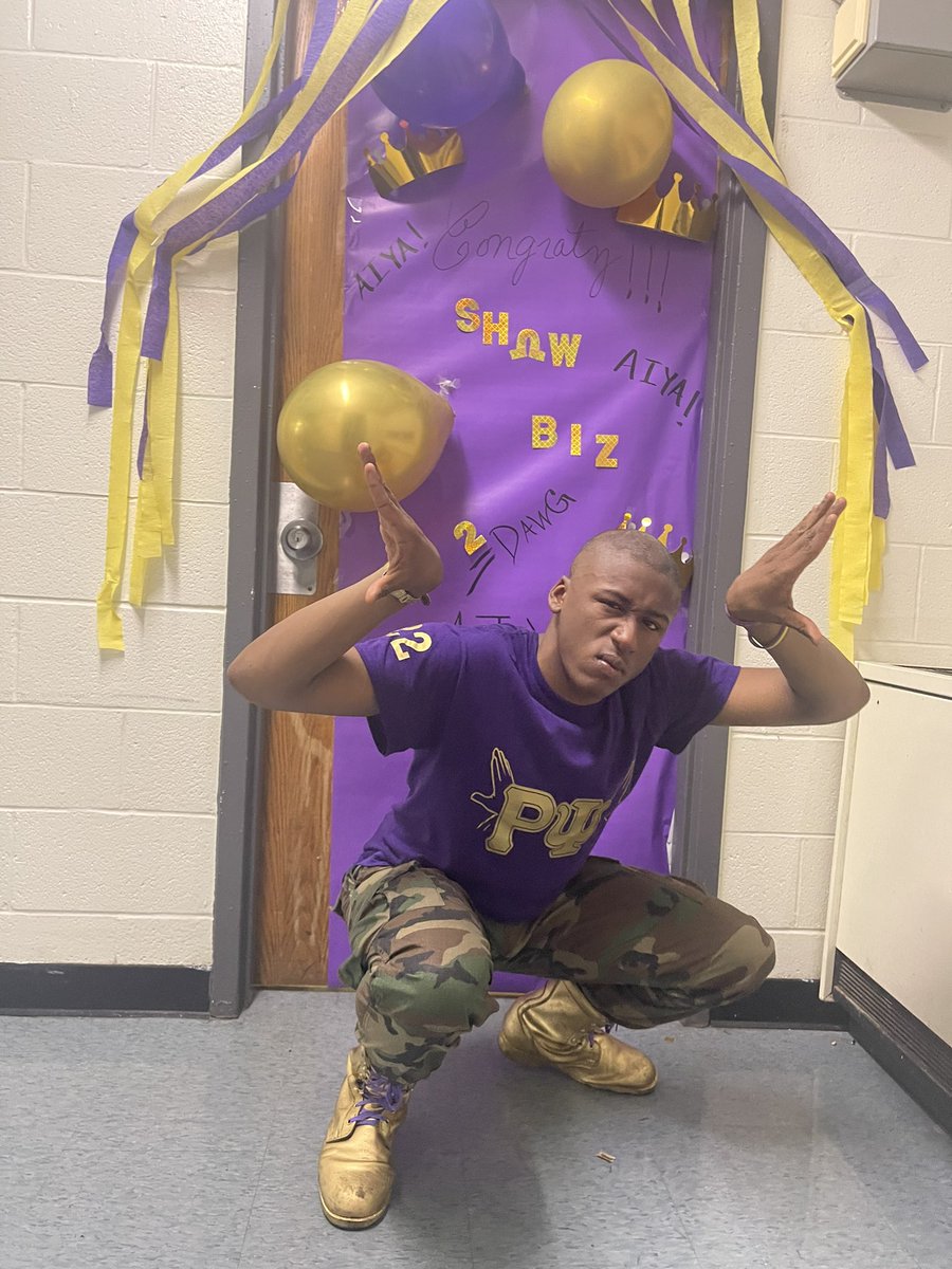 traehubb's tweet photo. Lost in a crowd of greats, not a single Oscar. That's ShQw Biz 🐶

#duecedawg #omegapsiphi #explore #mightyrhopsi https://t.co/VXS5abX21f
