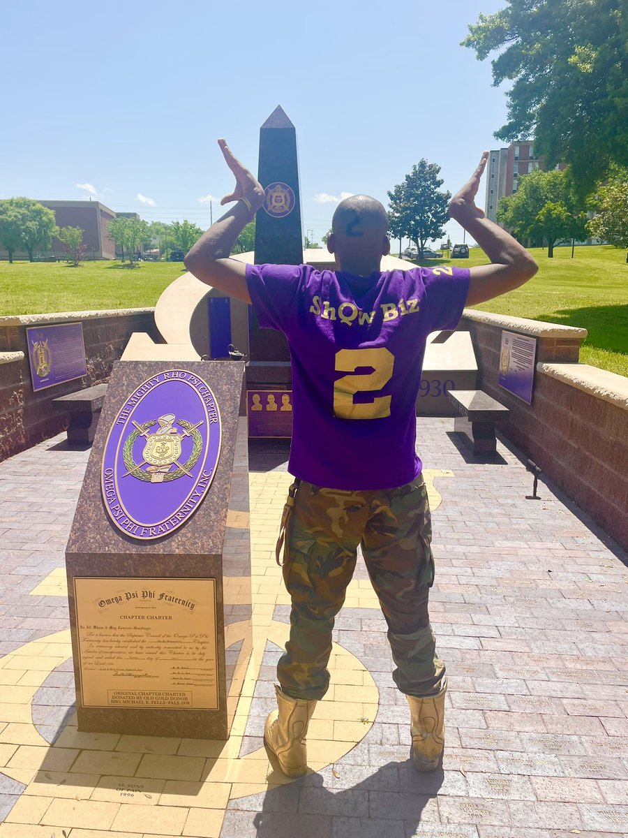 traehubb's tweet photo. Lost in a crowd of greats, not a single Oscar. That's ShQw Biz 🐶

#duecedawg #omegapsiphi #explore #mightyrhopsi https://t.co/VXS5abX21f