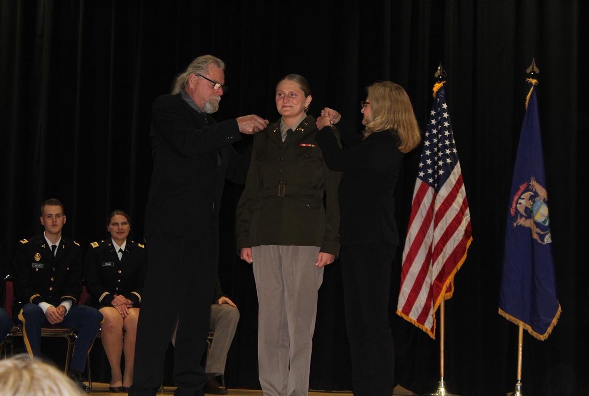 nmurotc's tweet photo. The Army gained nine newly Commissioned Officers yesterday! Congratulations to the Army’s newest Second Lieutenants 🇺🇸   #leaderswanted #3rdbdearmyrotc #armyrotc #seniorsunday #highereducationmatters #shareNMU 
@ArmyROTC @3rdROTCBrigade @NorthernMichU @GoArmy https://t.co/OiFRCGwInO