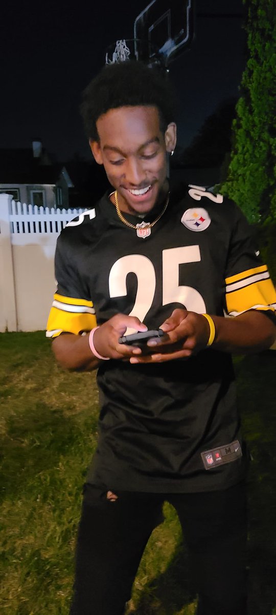 Divine Buckrham tweet media