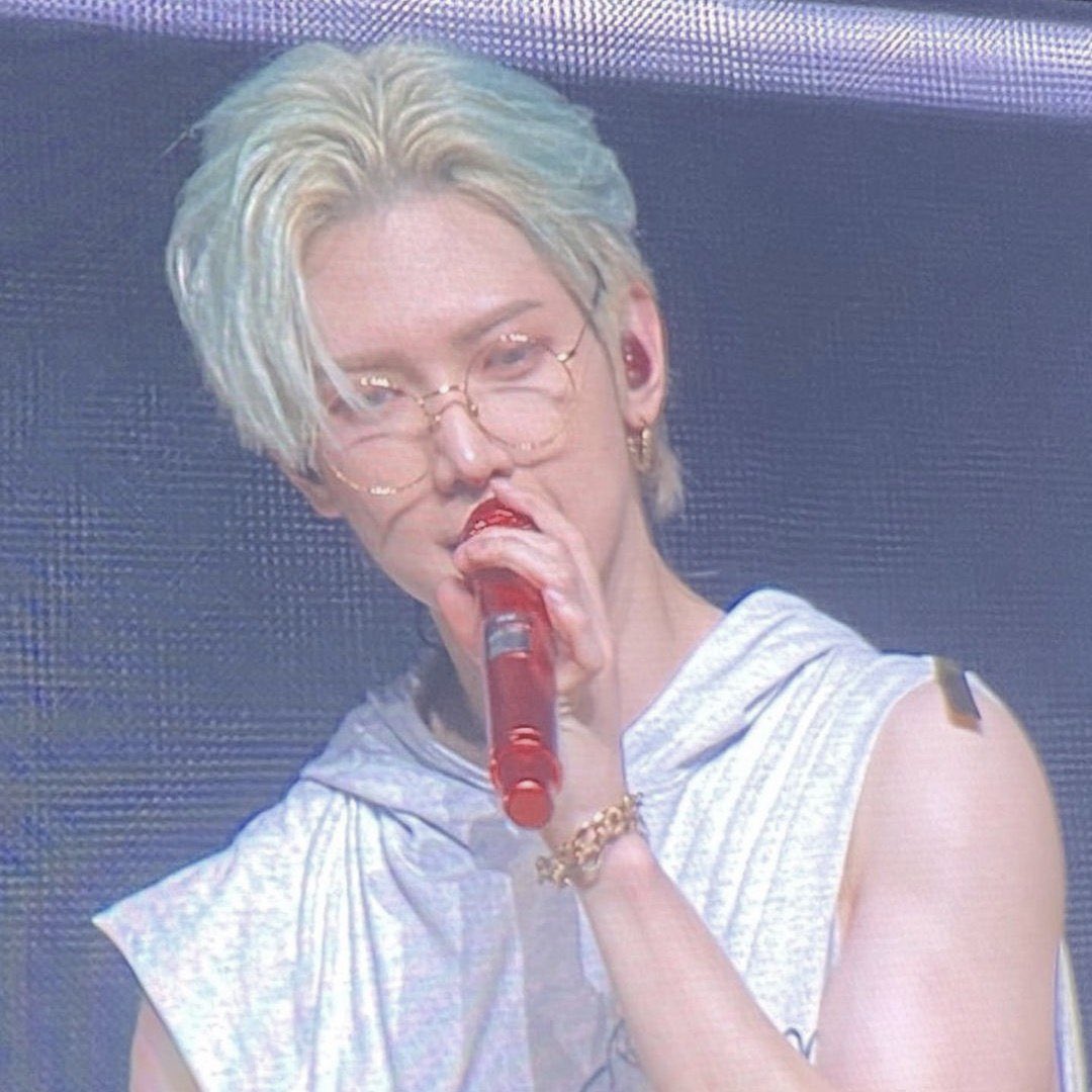 YEOSANGLOOK's tweet photo. he's SO FINE… i'm really losing it https://t.co/UWKQQCGvN8
