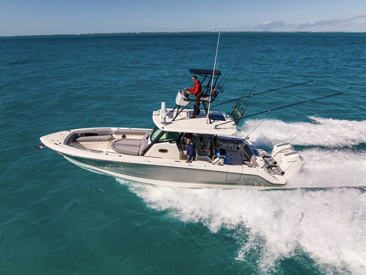 FishingBoatss's tweet photo. Boston Whaler 360 Outrage! Overall a great quality boat with amazing features! Great for a fishing trip! #FishingBoatss #fishingmachine #bostonwhaler @Boston_Whaler https://t.co/uvovox4pZj