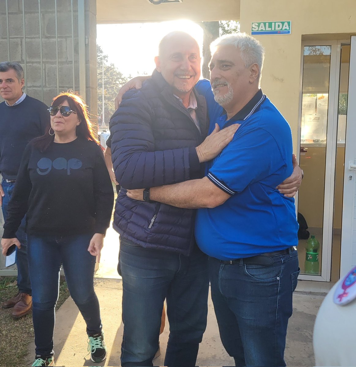 fe_uta's tweet photo. Gracias @omarperotti por acompañar a los trabajadores ✌️
#utasantafe #leleconduccion #DiaDelTrabajador https://t.co/4X9Ns1Y9N8