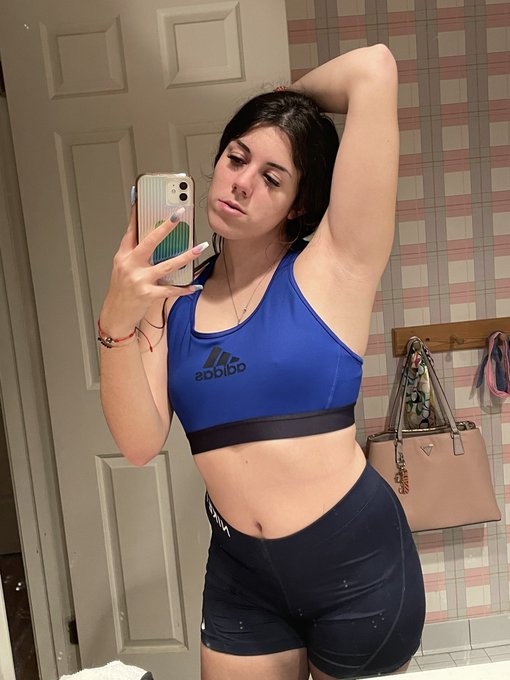 Goddess Daniella's Foot Slave's pics and videos FRtaSDUWQAEH0Id jpg:small preview