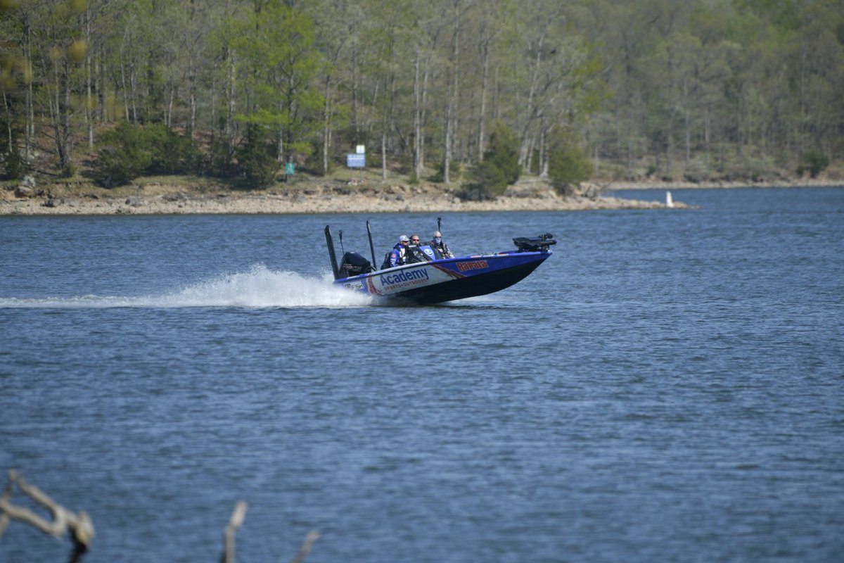 NicsHODLN's tweet photo. #Yurting at #LakeOfTheOzarks watching the big boys of #MLF ding'em. #JacobWheeler killed it today in group B with 17+ pound lead and #1 spot overall.
*Preview snapbridge images until I get back to my PC to edit* https://t.co/pUtaWa9VBn