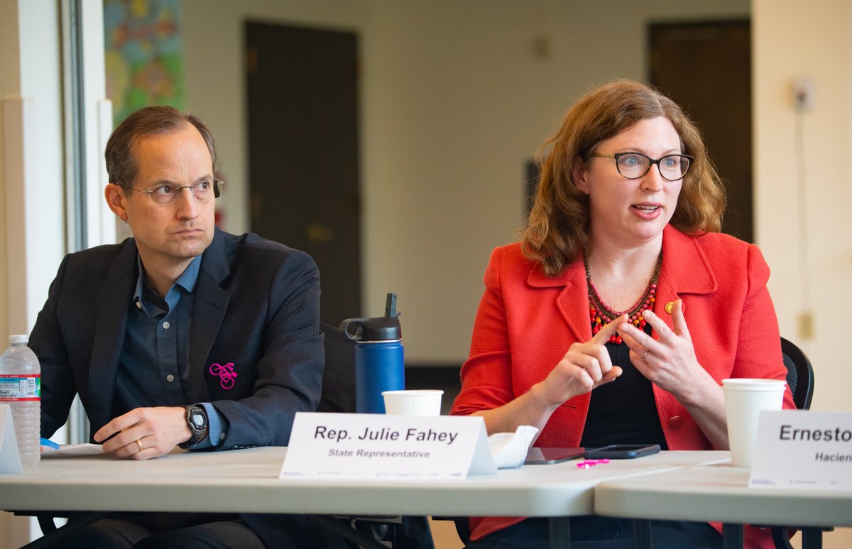 ernestofonseca's tweet image. Last week we welcomed Madam Secretary @SecFudge, along with Rep. @repblumenauer, @Shrader, &amp;amp; @RepBonamici . Oregon House Leader @juliefahey  and Sen. Kasey Jama shared our housing some of our housing strategies including #ProjectTurnKey. #wearehacienda @HUDNorthwest @TheOregonCF