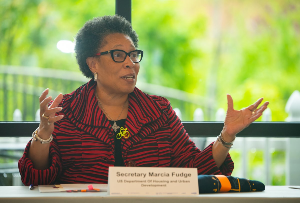 ernestofonseca's tweet image. Last week we welcomed Madam Secretary @SecFudge, along with Rep. @repblumenauer, @Shrader, &amp;amp; @RepBonamici . Oregon House Leader @juliefahey  and Sen. Kasey Jama shared our housing some of our housing strategies including #ProjectTurnKey. #wearehacienda @HUDNorthwest @TheOregonCF