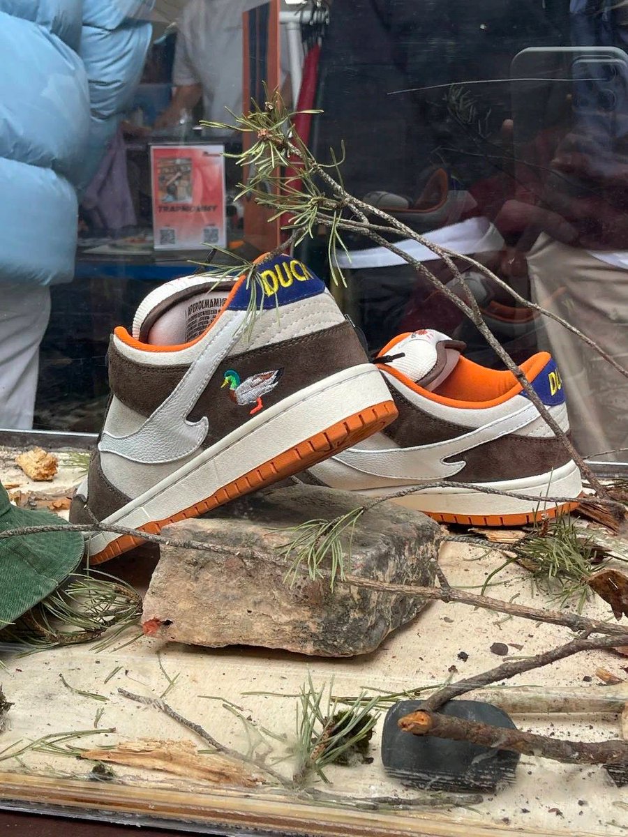 aperolmamiNFT's tweet photo. Aperolmami panel at SNEAKERCON - A RECAP
Been a real pleasure to meet the sneakerhead guys and share our vision 🧡

Aperolmami Ducks Club is the real deal with the kicks dropping in NFT space 🦆🤘

#NFT #Solana  #NFTsneakers #sneakers #NFTdrop #SolanaNFT https://t.co/zL3bSkCeR0
