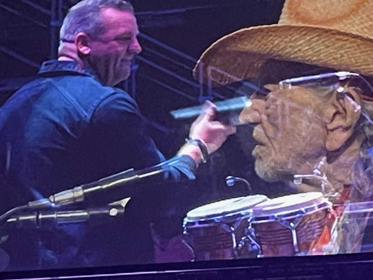 Les Lawless tweet media