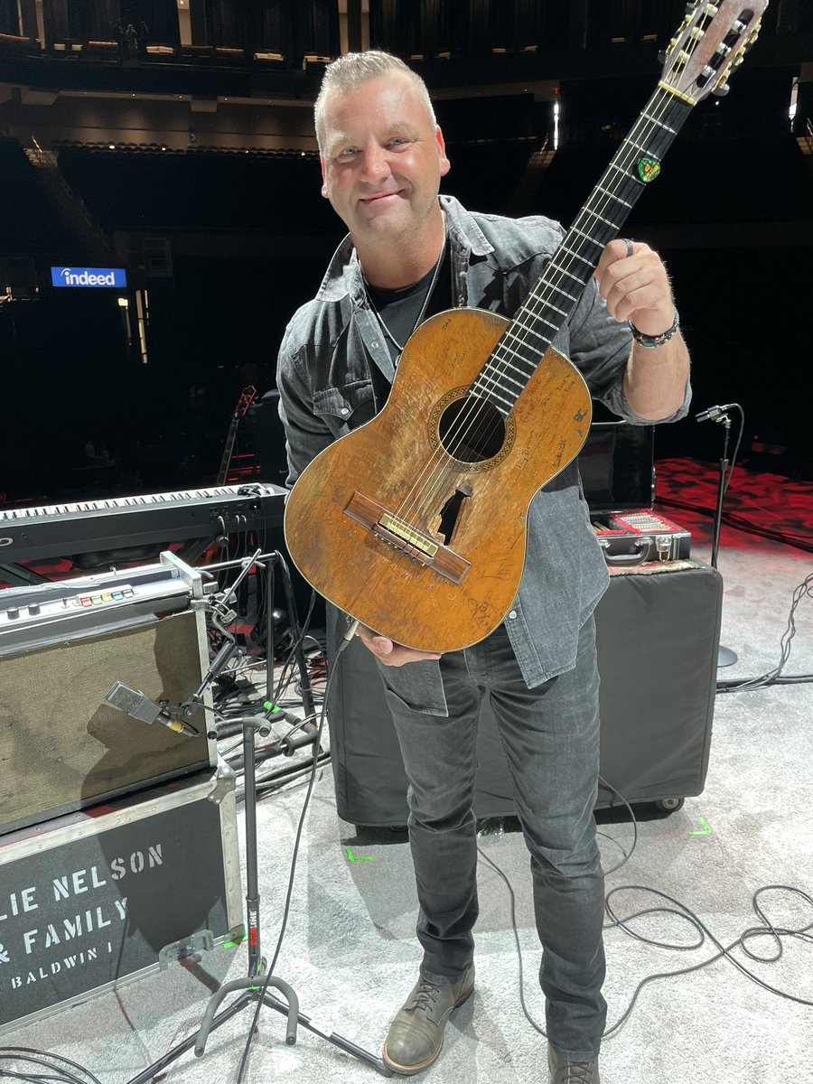 Les Lawless tweet media