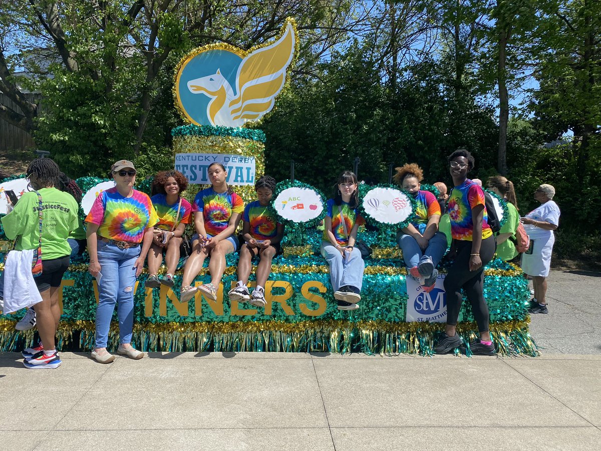 We had such a wonderful time at @KyDerbyFestival 2022 Pegasus Parade!! Happy Derby Week 🏇 @JusticeNow502 @sayournames_whs @WHSEarlyCollege