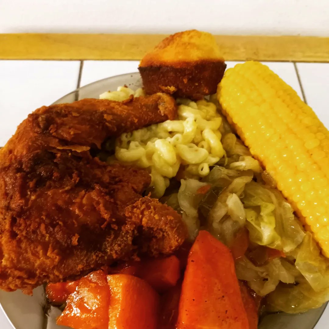 Cooking_vanessa's tweet photo. Cajun fried chicken,  cabbage, macaroni and cheese, candied yams, buttery corn on the cob, cornbread muffins  #FoodieBeauty #Food #foodblogger #Foodie #foodphotography #sundaydinner https://t.co/3RxSnx8Eol