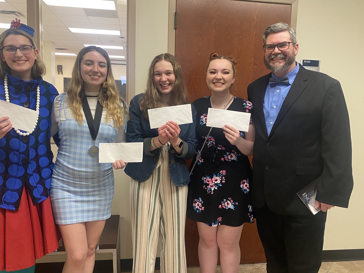 SHSTheatre's tweet photo. What a great day at Encores for SHS Theatre!
Congratulations to Jillian Geppi on winning the $1,000 Encore Award, Juliana Quintilian AND Cordelia Jenkins on each receiving a $500 Performance Scholarship, &amp; to Natalie Whelan on winning a $1,000 Senior Scholarship! https://t.co/f3NhGQqG5Z