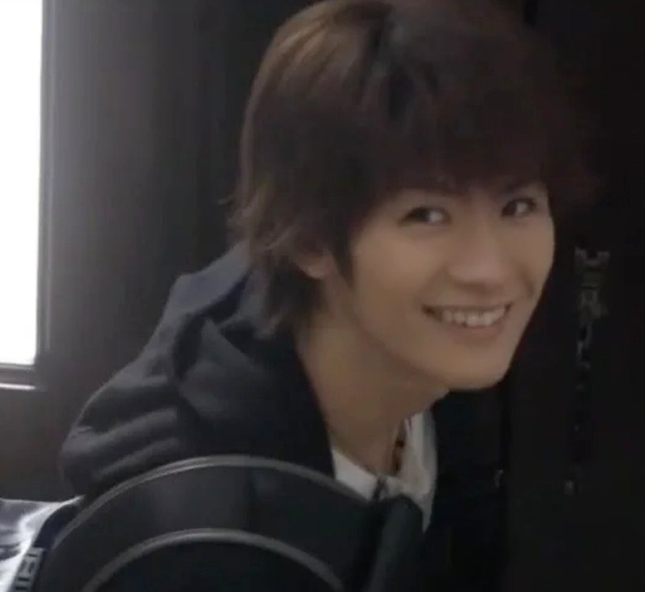 tamako0922's tweet image. #残像 → #overtherain 聴きながら電車。
なーんか、悲しい……
 #三浦春馬
 #藤丸くん
 #ホントに大切なものを失った時に人は…
  #涙堪えた瞳の奥に何よりもキレイな光を集めて
 #帰ってこないかな
 #愛してやまない