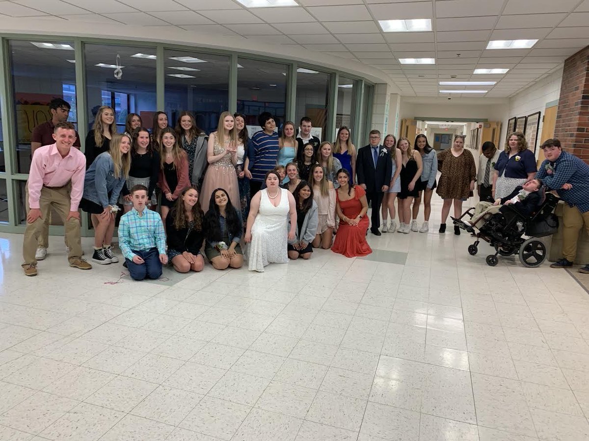 Grafton_HS's tweet photo. Best Buddies Prom ~ A Night to Remember! Everyone had an amazing time. #ghscommunity https://t.co/EJLJwyC29g