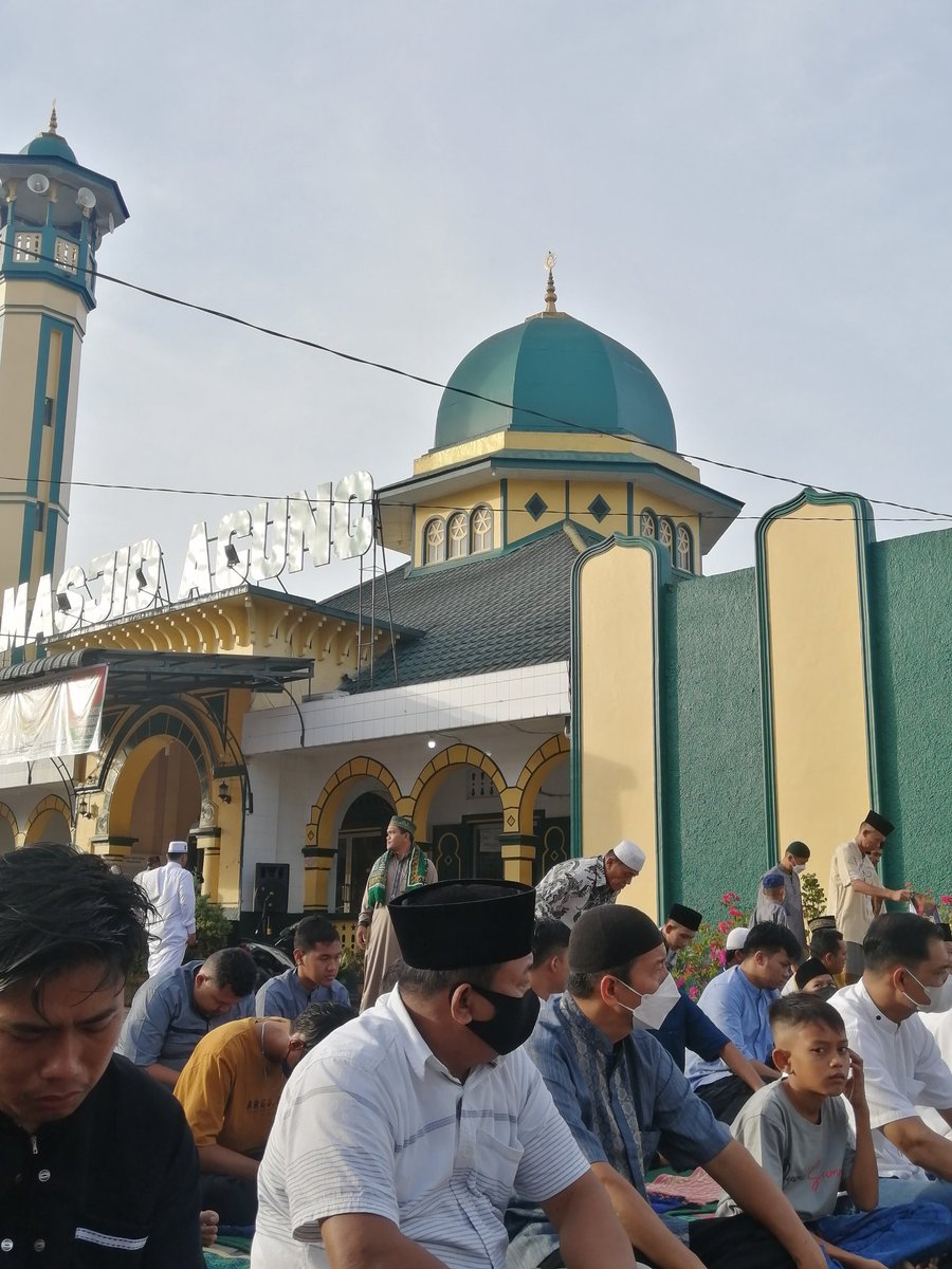 ayanabundana's tweet photo. sholat ied fitri 1443 H pertama x di kota Bayadaa Rantauprapat 🤗 https://t.co/Iz5sQsGuuH