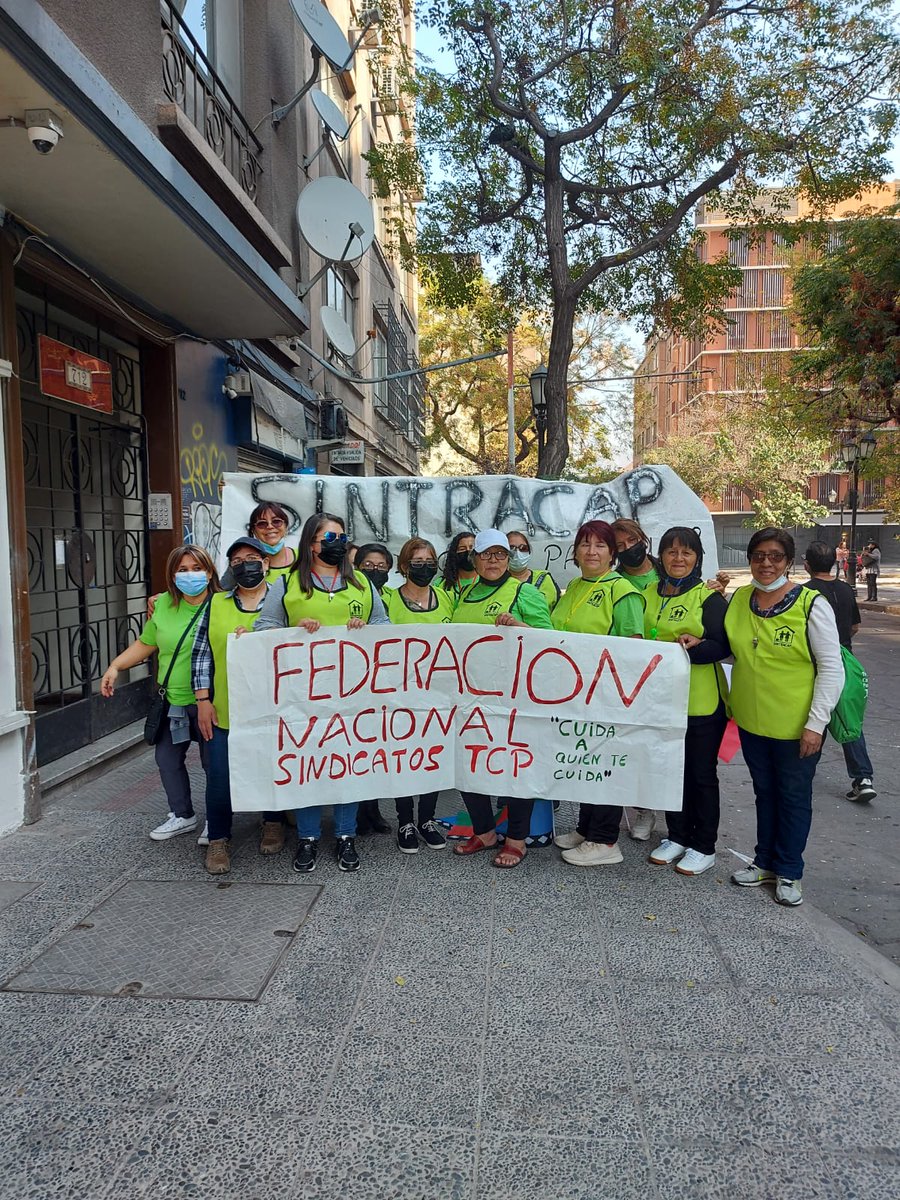 🙋🏽‍♀️En este #1demayo reivindicamos nuestra calidad de trabajadoras, el derecho a la igualación de nuestros derechos laborales y a un trato digno y justo.
#Diainternacionaldeltrabajo 
#cuidaaquientecuida 🧵