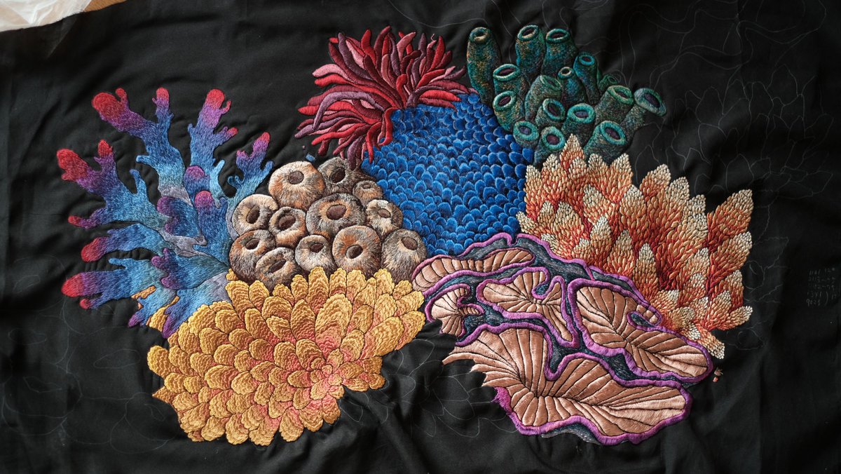 つやあり 【新品タグ付き】伝統工芸 横振り刺繍 シルクショール