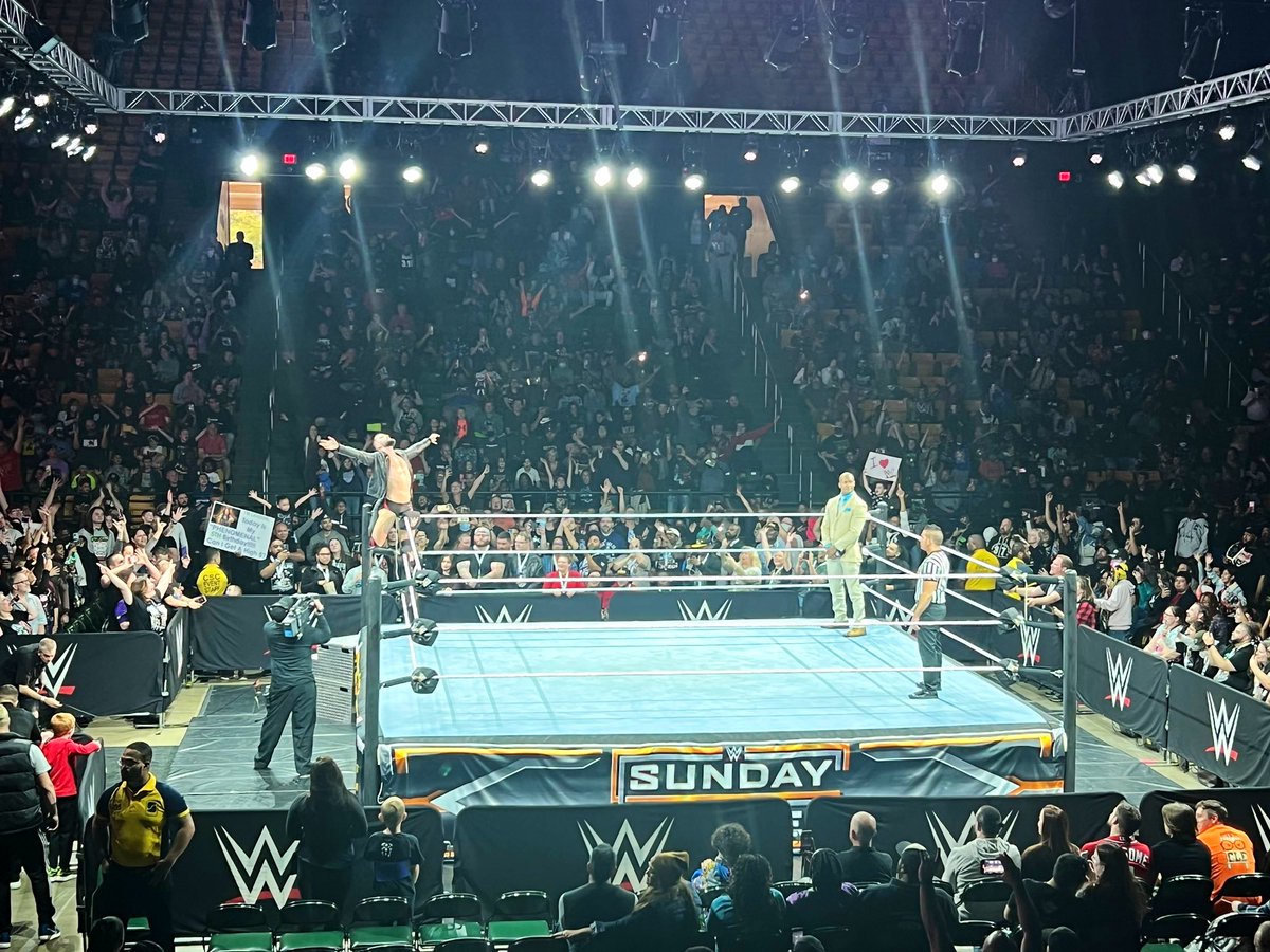 🙌 #WWEFairfax was ELECTRIC tonight! #BálorClub