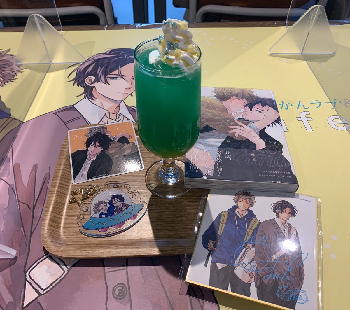 matiiin07's tweet photo. みんた先生のコラボカフェに行ってきたよ〜〜！！🚀💫
しんあお＆たけわこに囲まれて最高空間でした…🤍🤍
 #鈴丸みんた  #キュー雷 #かんラブ #Cafe一番星 https://t.co/QDLydRhLYK