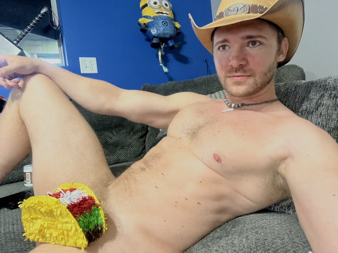 Anyone up for some tacos or maybe a burrito 😉 online not. Let&rsquo;s fiesta all week long!! https://t.co/<a href="/tag/flexfriday"class="tags"><span>#flexfriday</span></a>