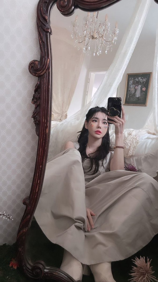 107DN's tweet image. Mirror. •*¨*•.¸¸✺